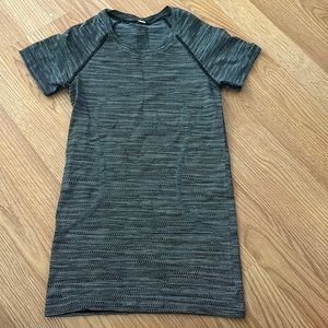 Lululemon Swiftly Tech Short Sleeve / Size 2 / Color - Gray